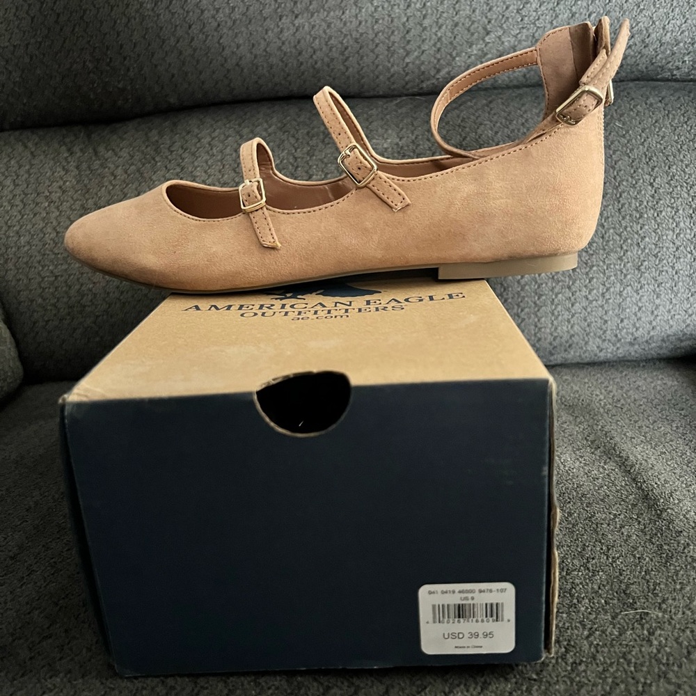 American Eagle beige flat with back zipper and triple buckle!